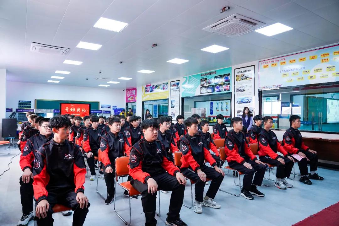 <b>杭州万通与诸暨迅马校企定向班开班典礼暨校企</b>