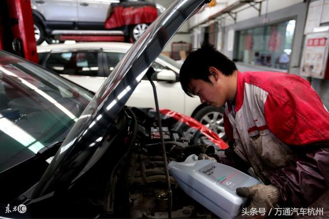 <b>老司机成功秘诀：汽车各种油液多久换一次？</b>
